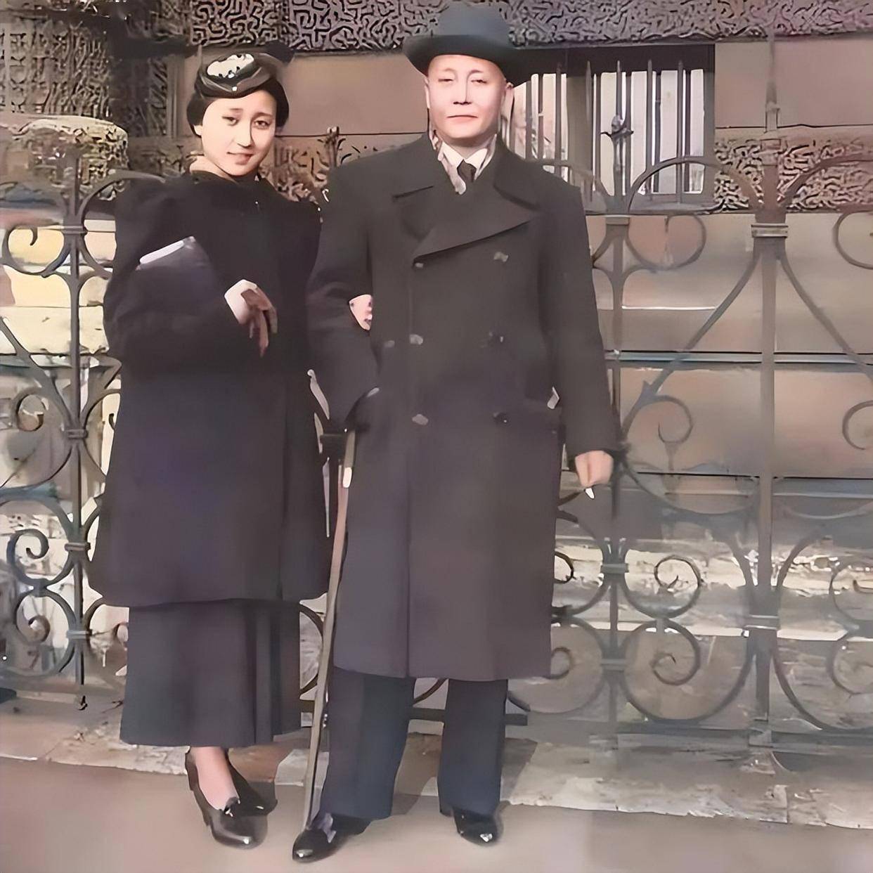 这是钱学森的夫人蒋英和家人的合影都看看吧这不是演员扮演的