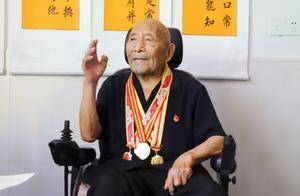 博爱县百岁老兵的烽火记忆_张文君_老人_带着