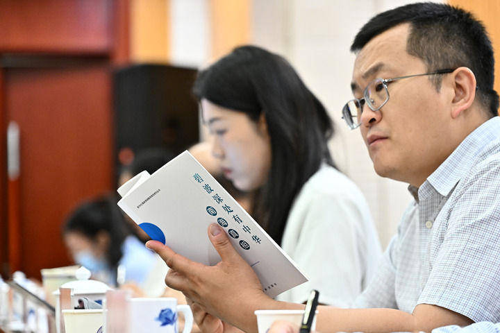 铭记历史 还原真相——新华社国家高端智库报告深度剖析“南海真相”