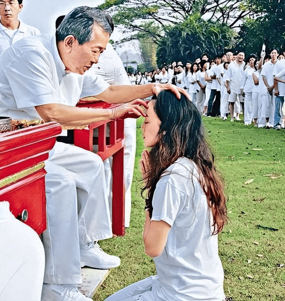 包括2007年白龙王劝前来算命的罗志祥,一定要戒色十年,才能大红大紫