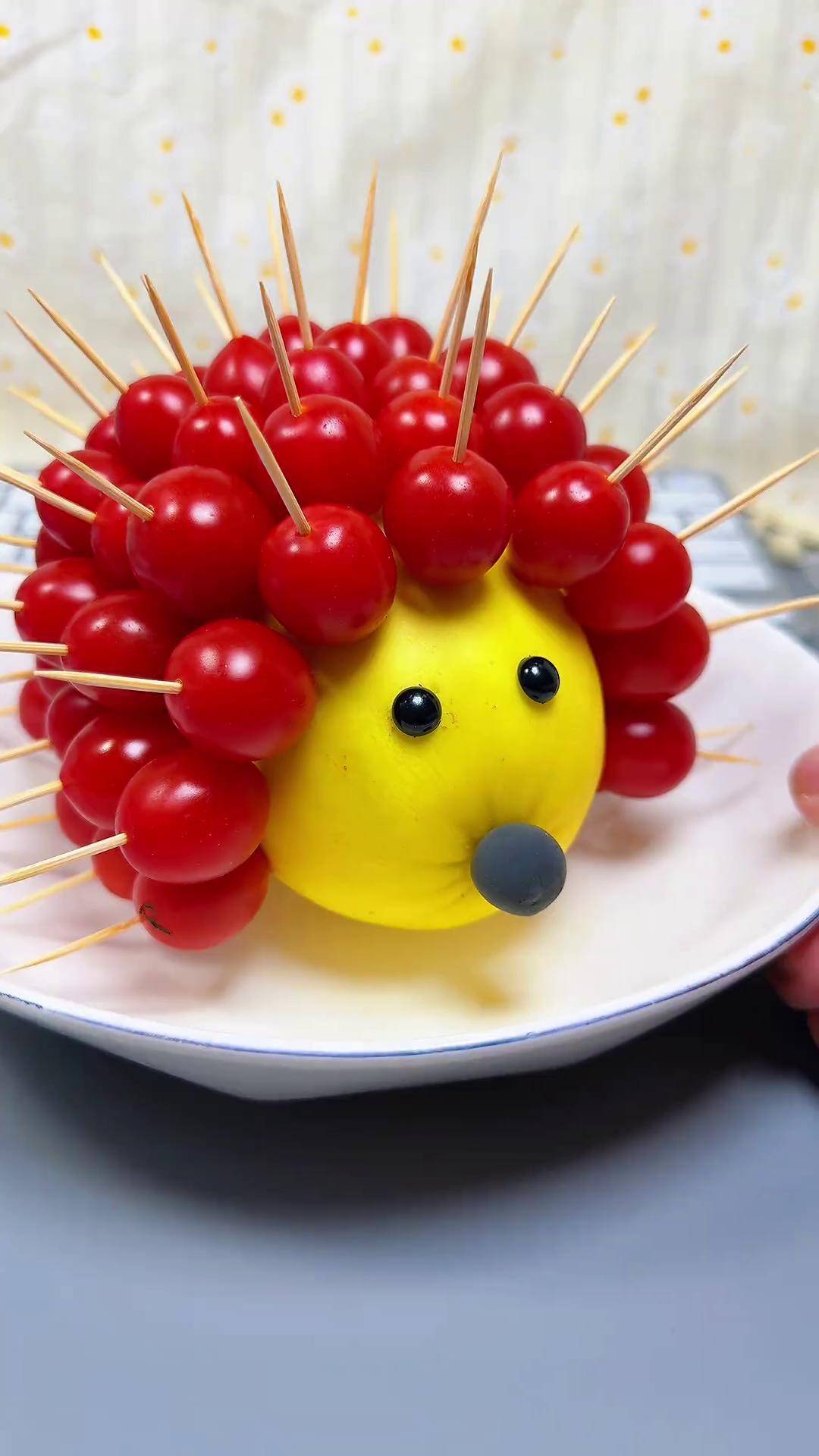 夏天到了,用小番茄做个可爱的水果小刺猬吧幼儿园手工 亲子手工创意