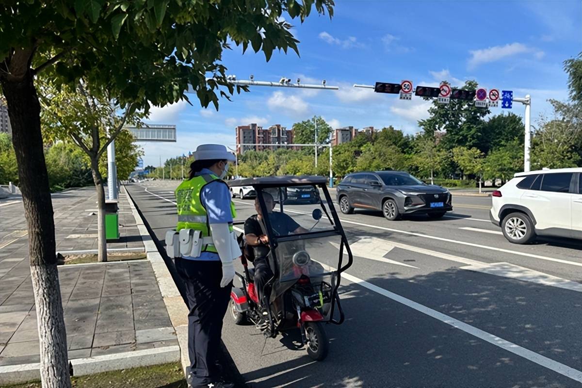 梅河新区公安交警持续开展电动车专项整治行动