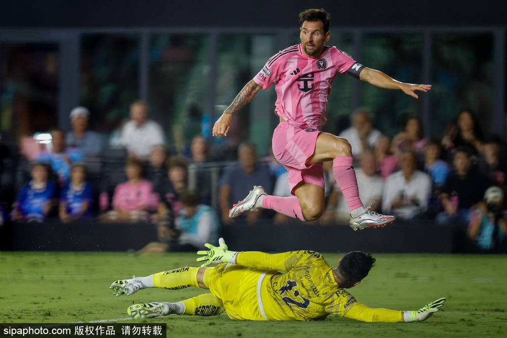 梅西梅开二度率队晋级!分析他如何成为联盟杯半决赛最佳球员