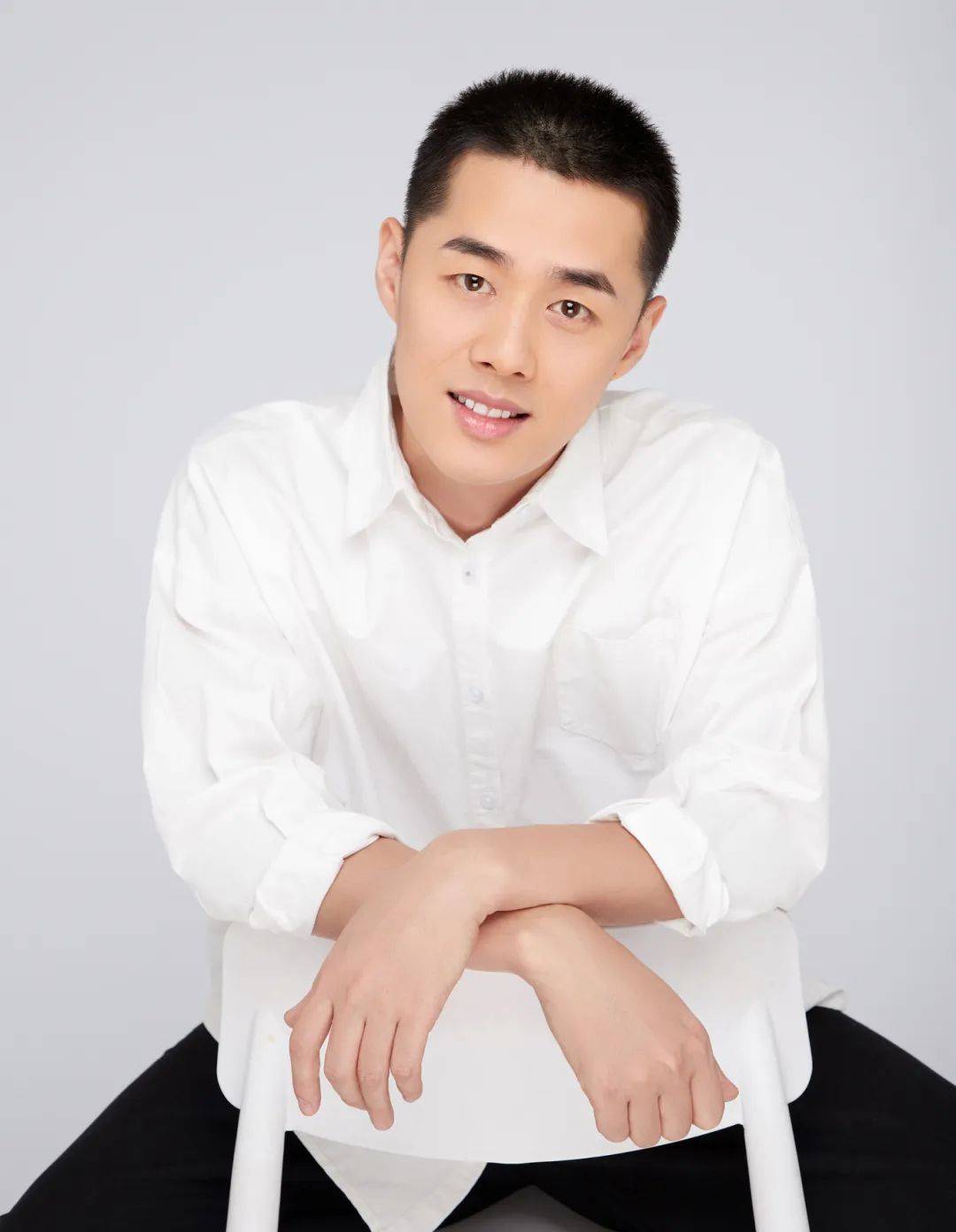 曾荣获 2017"新松计划"浙江省青年戏曲演员大赛金奖榜首,入选"艺苑