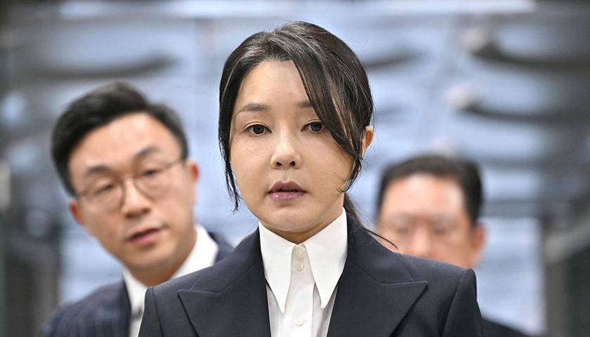 再创历史，韩国前第一夫人和前总理双双遭起诉