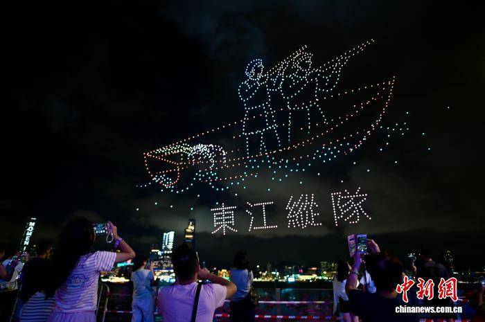（抗战胜利80周年）1200架无人机于香港上空重现抗战峥嵘岁月