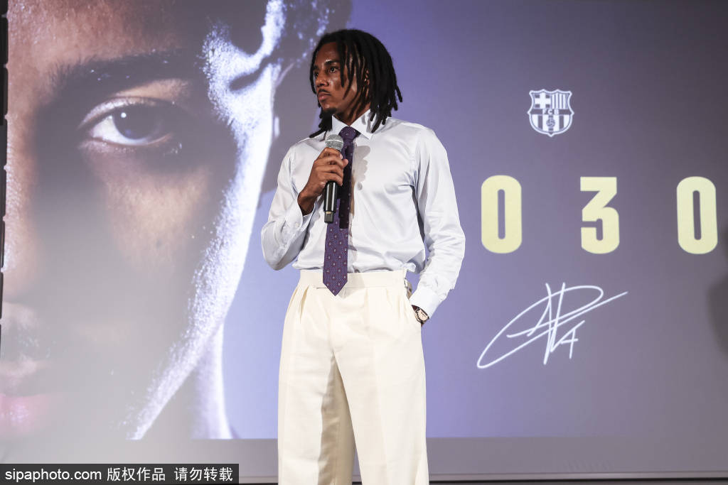 巴萨中场加维膝伤退出西班牙队，世界杯预选赛前景堪忧