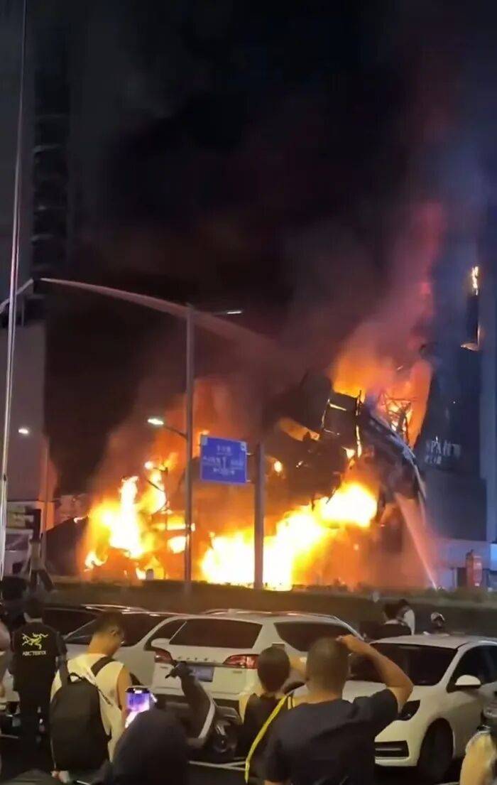 江苏连云港一商场发生火灾，应急管理局：无人员伤亡，查清原因后会发通报