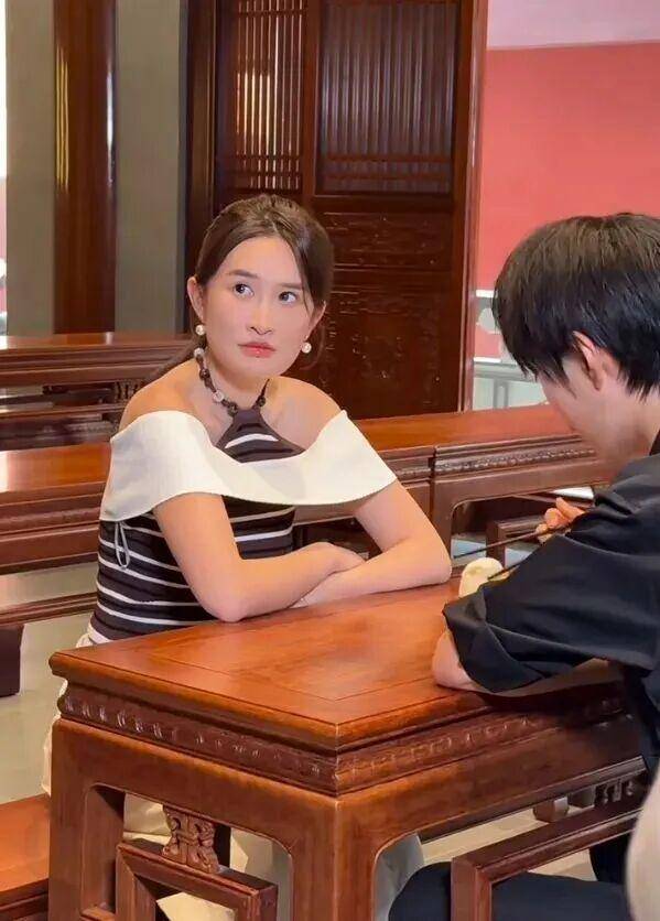 清华女博士一天睡3小时拍短剧赚快钱？本人回应