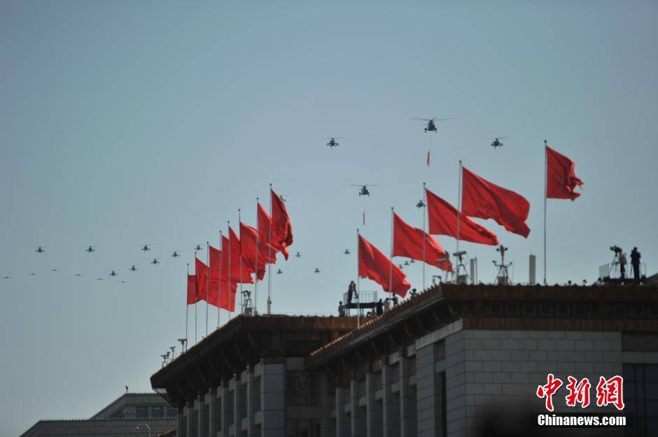 【中新画报】钢铁为笔 天空为卷 震撼回顾抗战胜利70周年阅兵