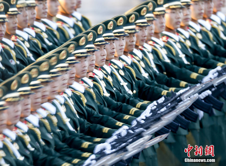 【中新画报】钢铁为笔 天空为卷 震撼回顾抗战胜利70周年阅兵