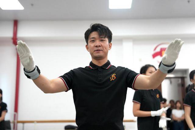 北京日报独家揭秘｜退役大学生士兵天安门广场圆了指挥梦