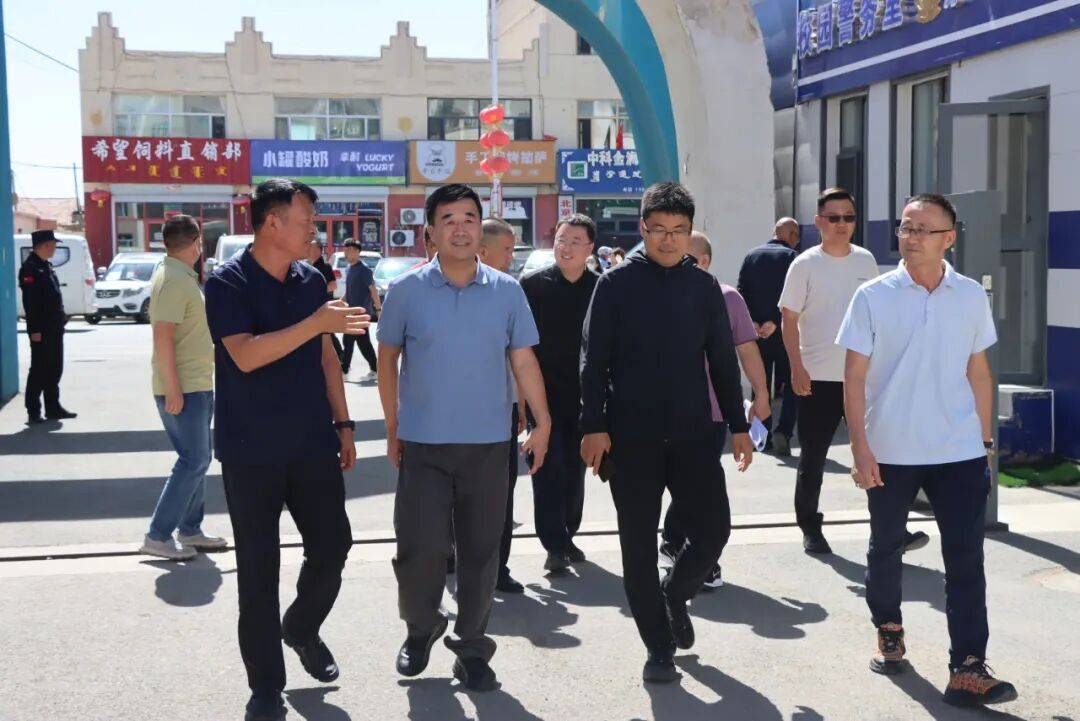 锡林郭勒盟教育局党组成员,总督学屈杰一行深入苏尼特右旗指导秋季