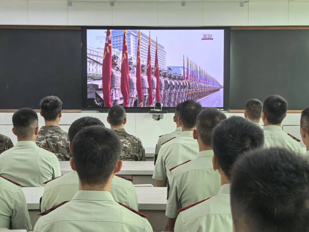 武警部队官兵收听收看纪念中国人民抗日战争暨世界反法西斯战争胜利80周年大会