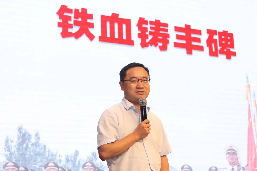 衢州二中教育集团组织师生观看阅兵式