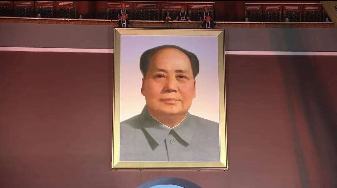 天安门城楼毛主席画像“换新”