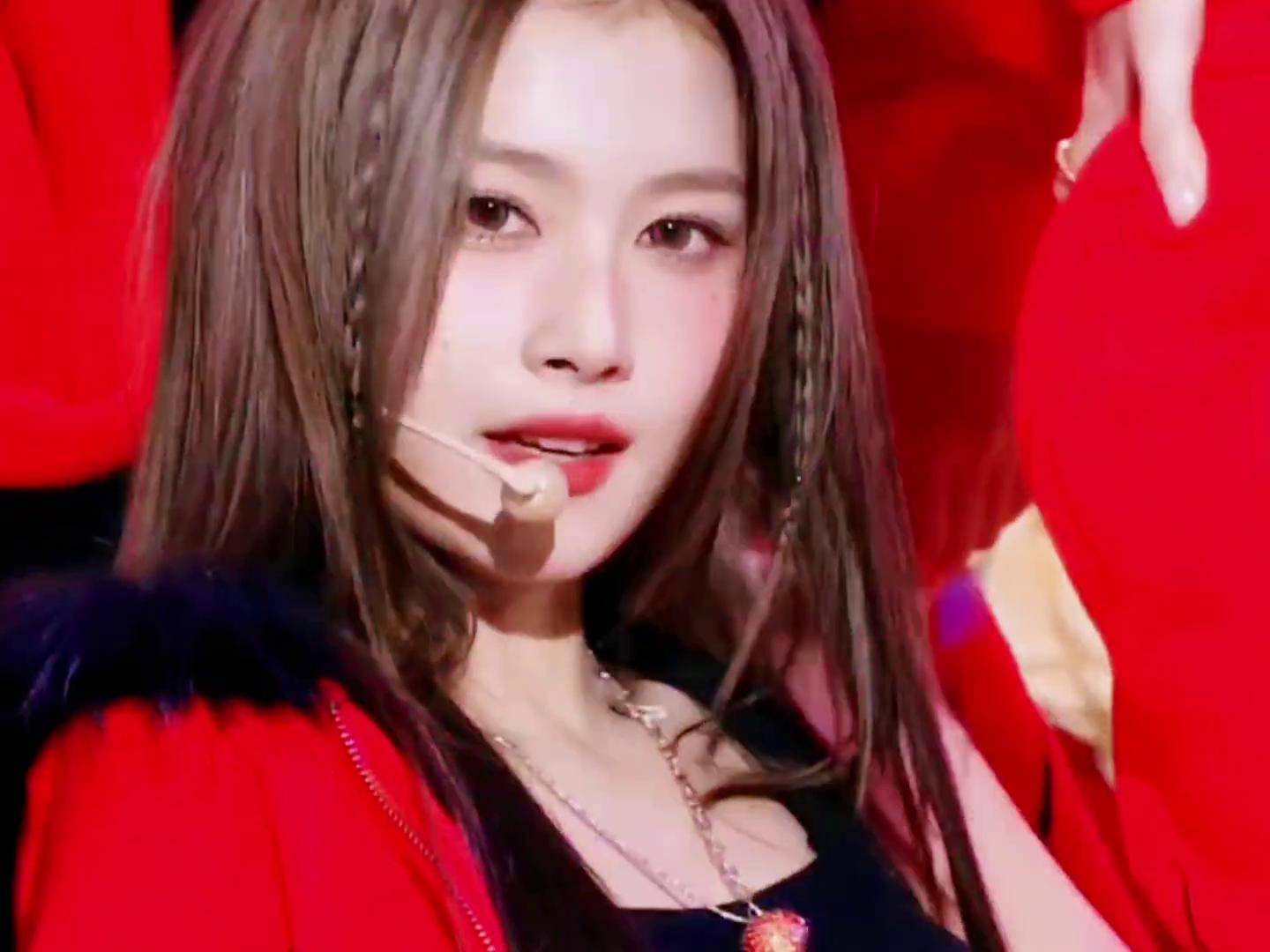 红红火火!这次就三个舞台真的看不够凑崎纱夏周子瑜纱瑜twice