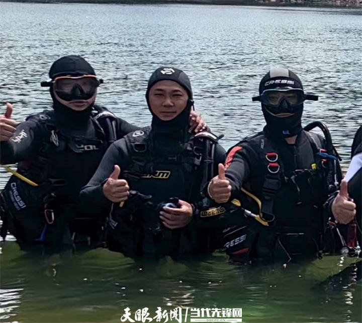 贵州潜水员8米河底捞起“小天才”手表，跨越千里完璧归赵