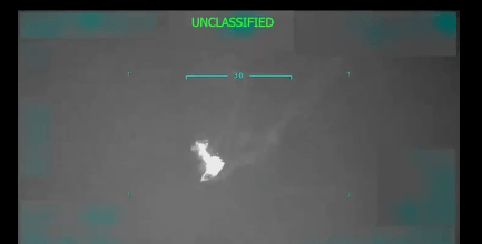 委内瑞拉“秀肌肉”，F-16战机飞越美驱逐舰