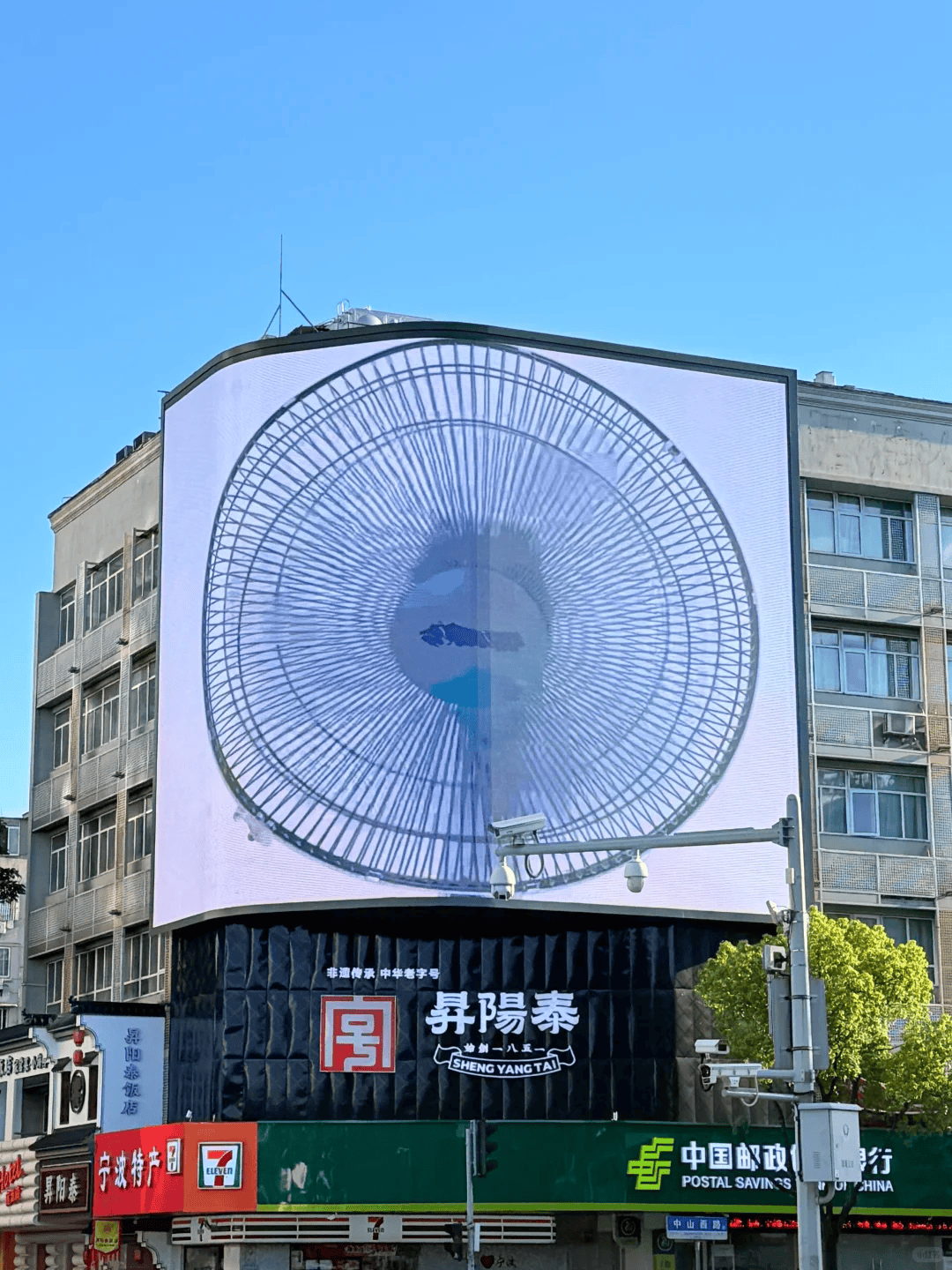 户外广告,成为新战场