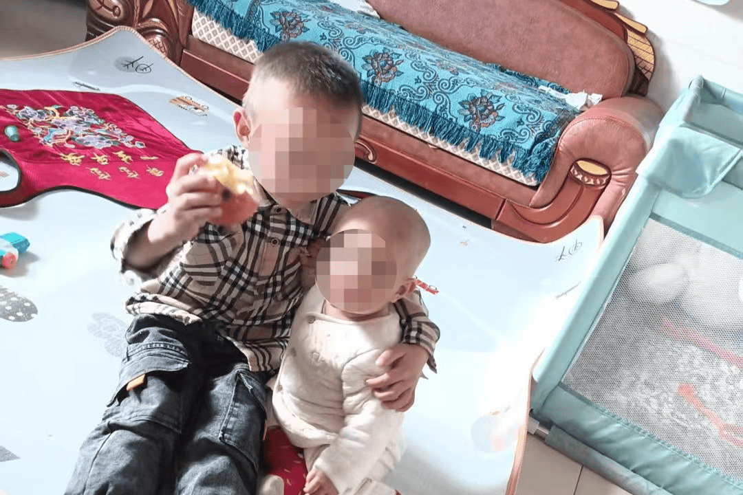 云南两兄妹被胡蜂蜇数百次身亡，家属：有网友质疑捅蜂窝导致，但警方说蜂窝是完整的