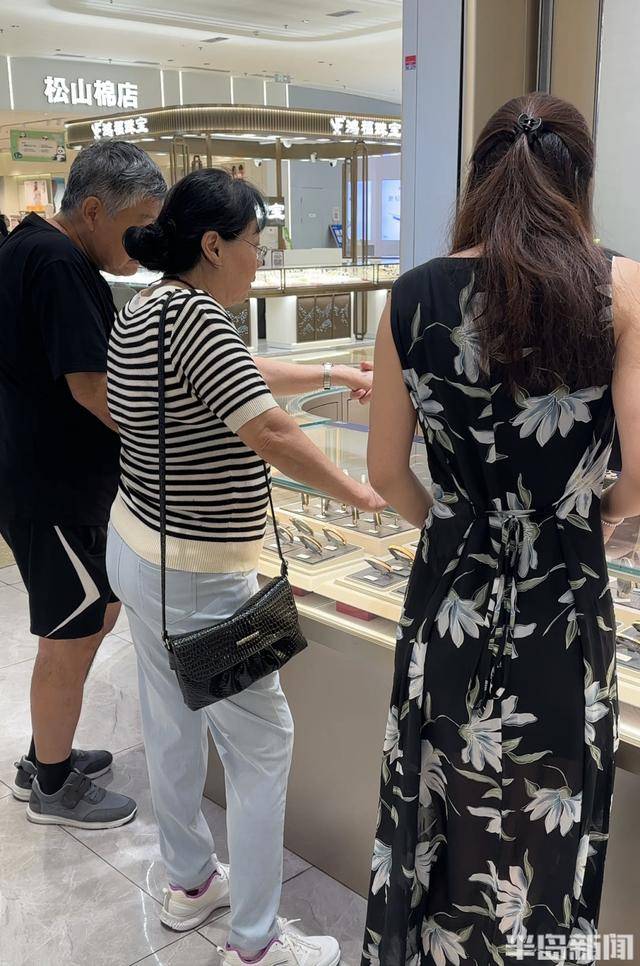半岛调查｜金饰克价破千，为何“越涨越买”？