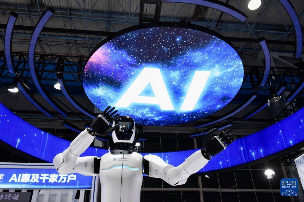2025全球工业互联网大会沈阳启幕 机器人“智”动展现“互联网+”到“人工智能+”跃升