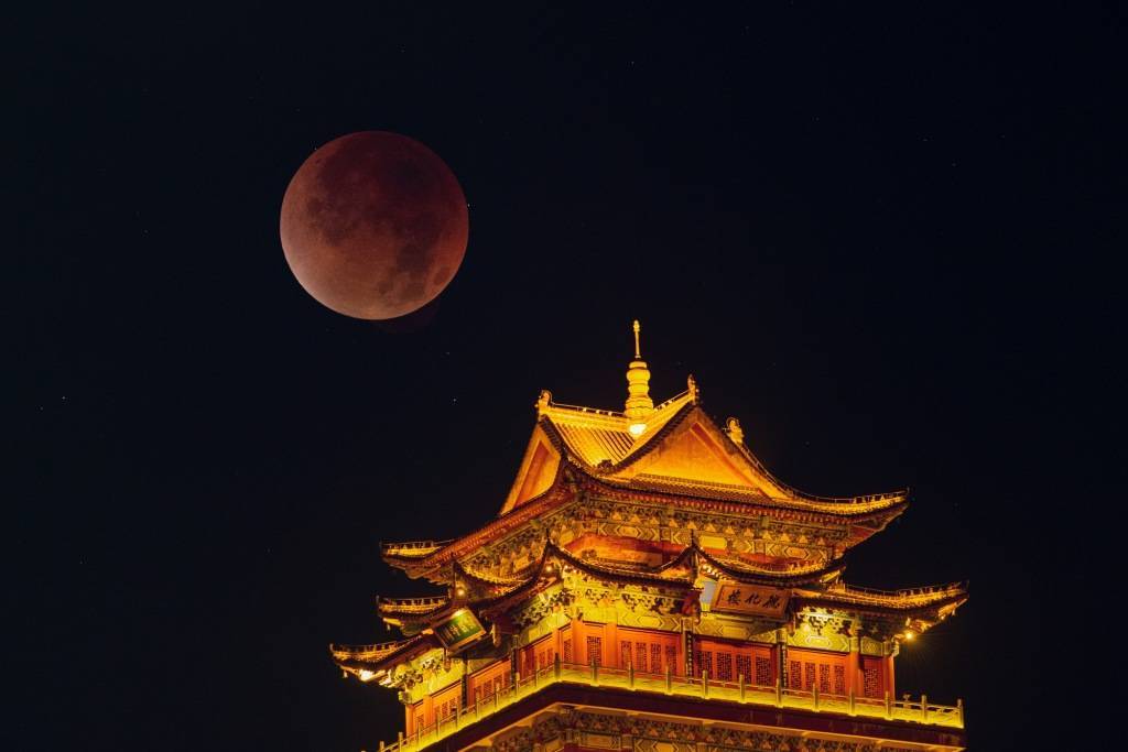 城事｜不同视角，同一种震撼！全球红月亮神图大PK