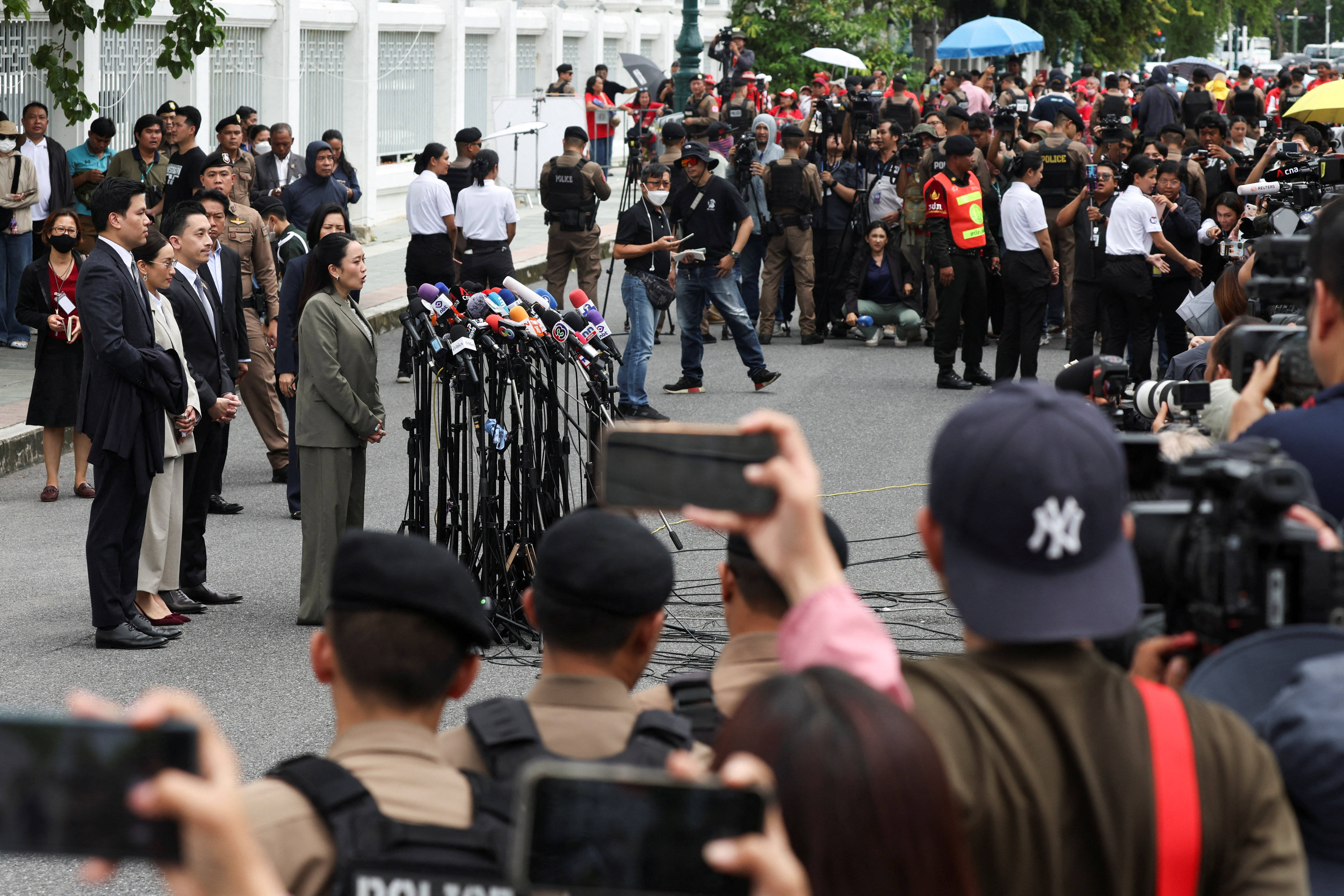 泰国最高法院判他信入狱重新服刑一年 他信表示接受