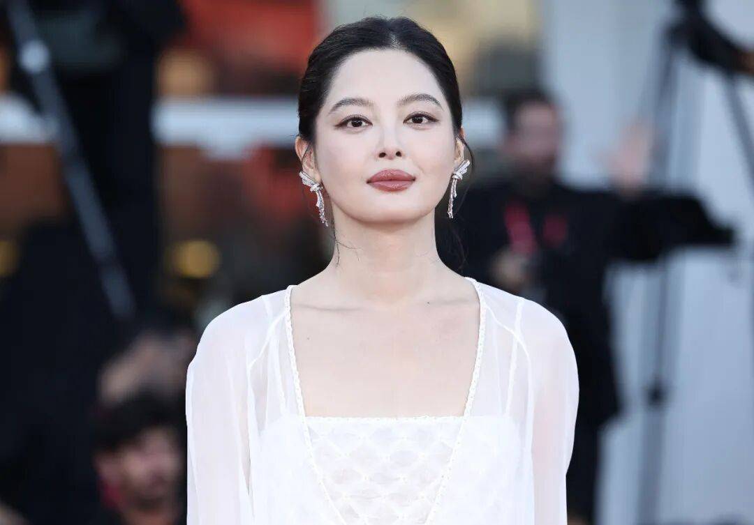 热搜第一！39岁知名女演员，突传喜讯