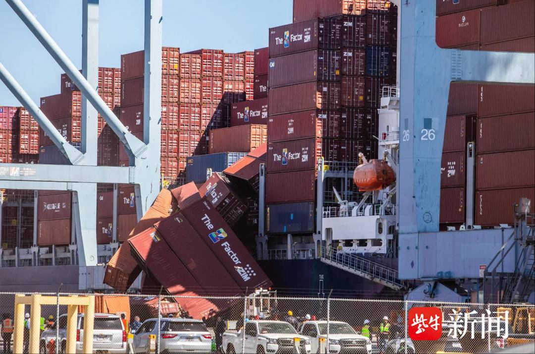 美国长滩港“密西西比号” 货轮超60个集装箱坠海
