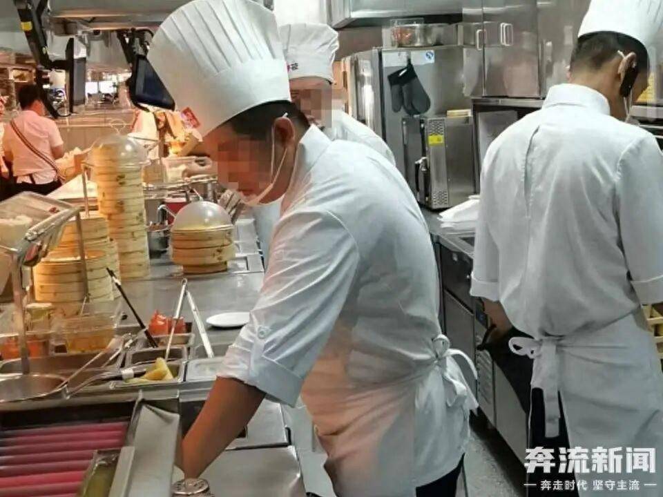 “几乎没人”！西贝客流断崖式减少，门店负责人：羊肉每年一次集采冷冻发往全国，我们不可能天天杀羊