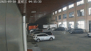 深夜充电突然起火！隔壁燃油车跟着“躺枪”→