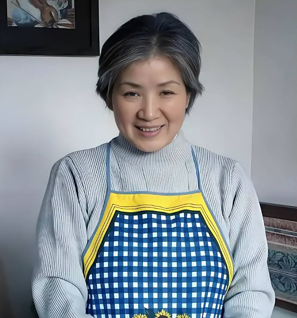 曹翠芬:戏里儿孙满堂,与丈夫相濡以沫58年,却因拍戏终身未育!