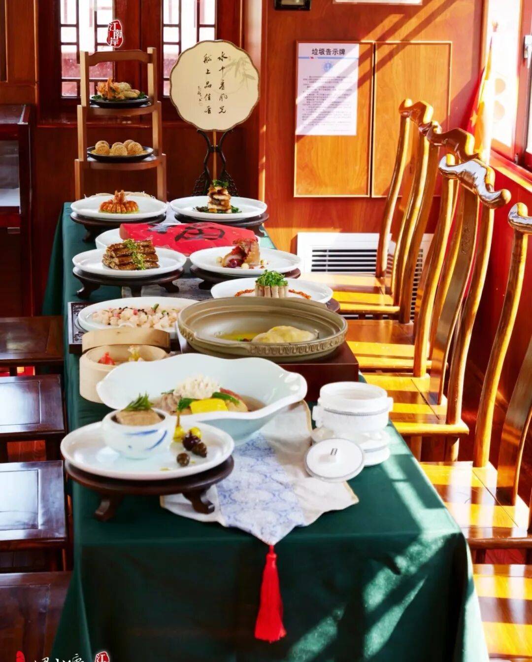 要寻一场最地道的江南船宴山塘街畔的江南岸食府便是无数外地游客