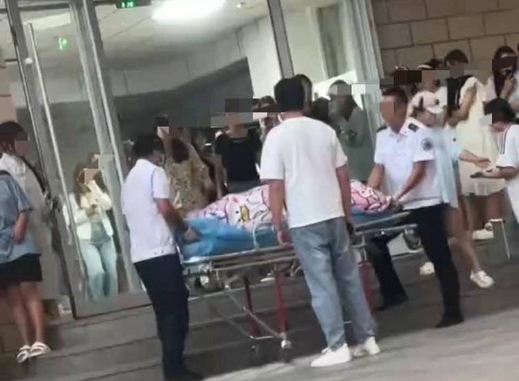 甘肃一职院女生在学校宿舍分娩，家人在病房陪护拒绝探视，妇联回应