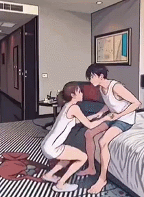 搞笑gif:姑娘正在这里有半个小时了,就是没敢进去