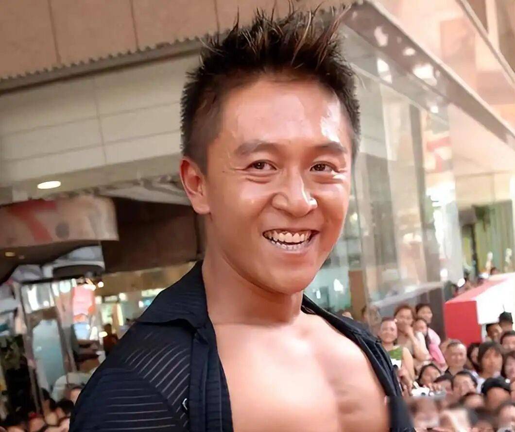 唏嘘！男星家中死亡无人察觉，屋内散发尸臭！爱犬陪伴遗体数日_搜狐网
