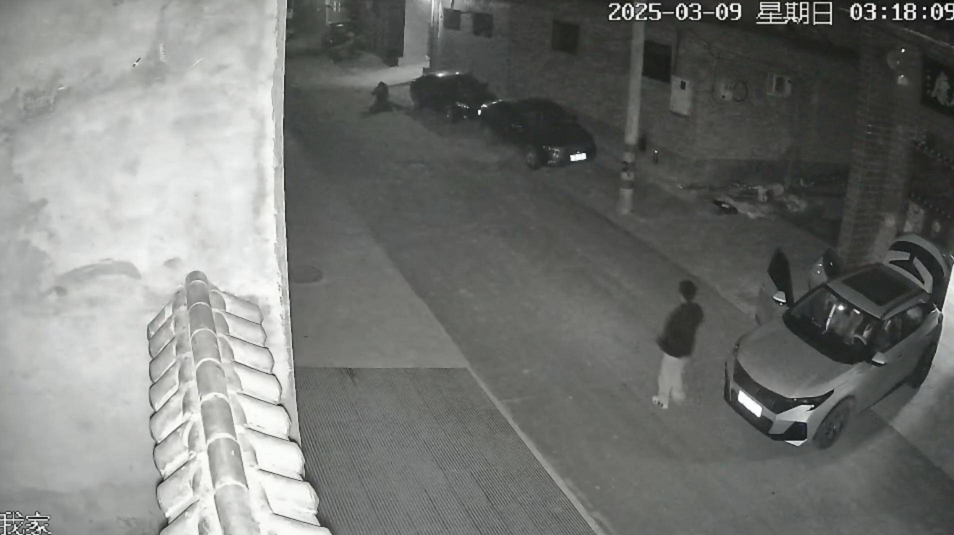 监控曝光！运城一男子因前女友拒复合持刀闯入家中，女子哥哥在家门口遇害，案件将开庭