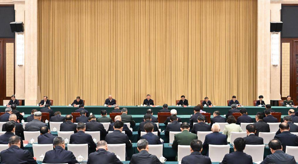 习近平：完整准确全面贯彻新时代党的治疆方略