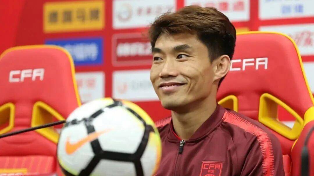 为什么那么多人讨厌郑智？1个亚洲足球先生，为何成了中国球迷最矛盾的偶像？