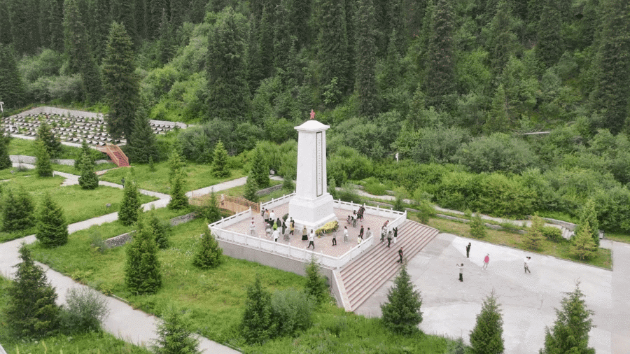 沿着公路瞰新疆：贯通天山南北——独库公路