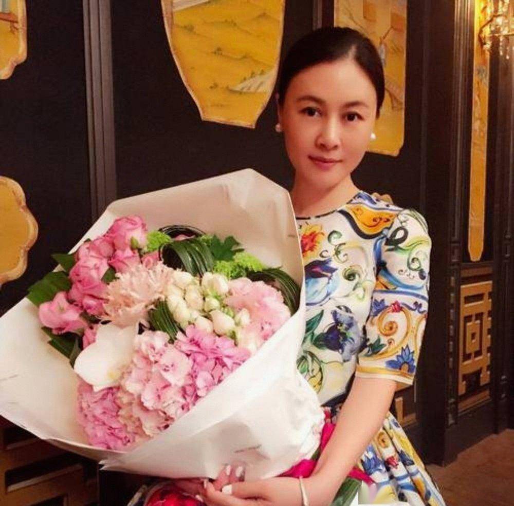 娱乐圈不乏姐妹花,田海蓉和田海燕这对姐妹不仅演绎豪门婚姻,还将姐妹