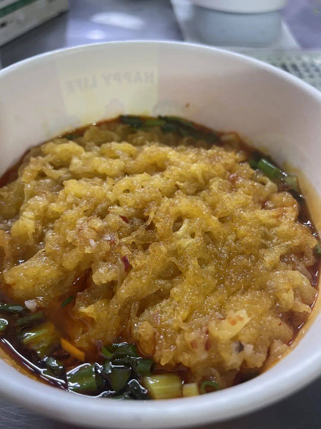 在红安新街吃一份热乎的麻辣烫
