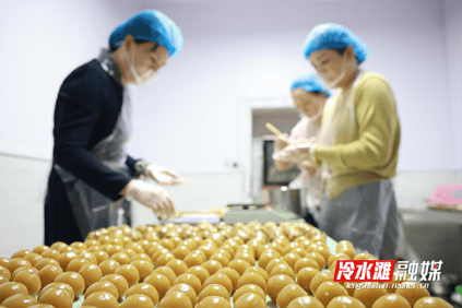 扬州推出了“文化和创意月饼”的DIY体验，以激