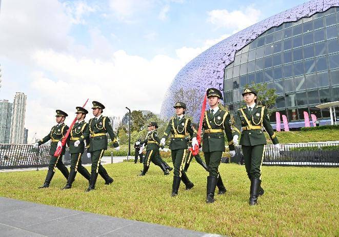香港启德体育园首次举行国庆升旗仪式