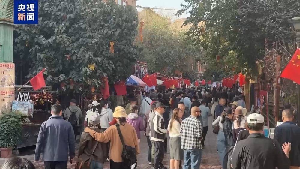 节日氛围感拉满 各地打造文旅消费新场景