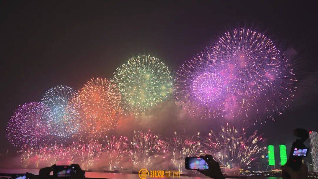 全网刷屏！这场烟花，有“亿点点”震撼！