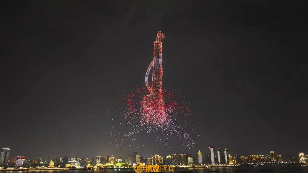 全网刷屏！这场烟花，有“亿点点”震撼！