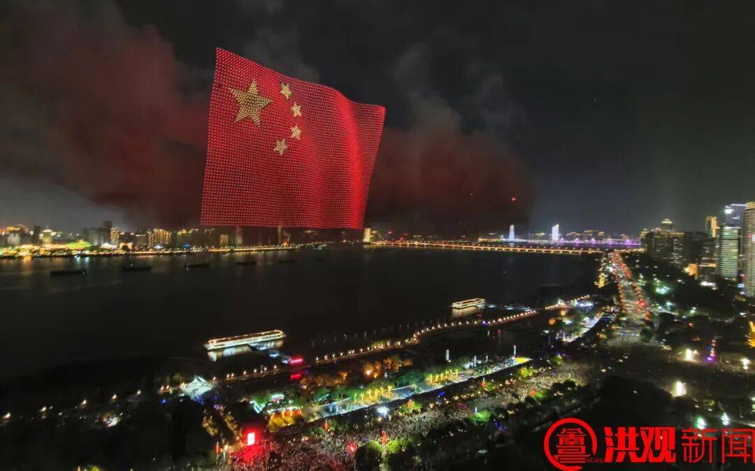 全网刷屏！这场烟花，有“亿点点”震撼！